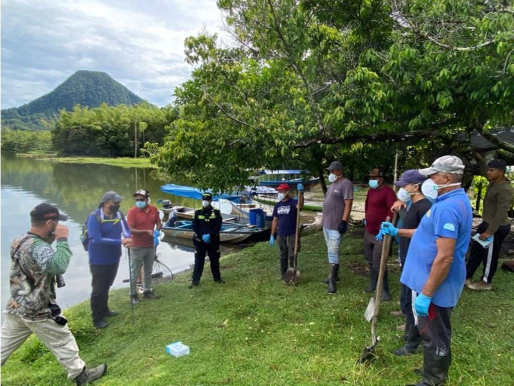 Corpocaldas investiga mortandad de peces en la Laguna de San Diego